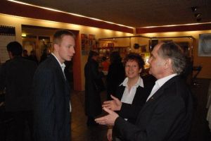 Dennis Buchner mit Manuela Miethe und Michael Verhoeven